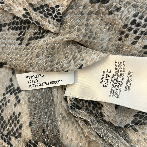 Express Ruffle Neck Blouse Python Print Size Large 🔥 - Picture 4 of 9